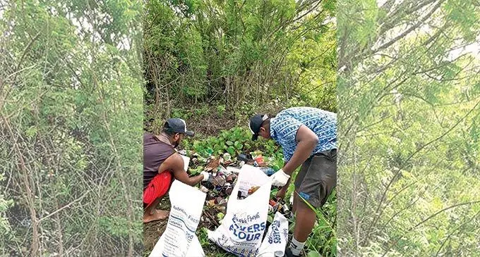 Villagers of Lautoka participating in a clean up campaign organised by the Ministry of Environment.