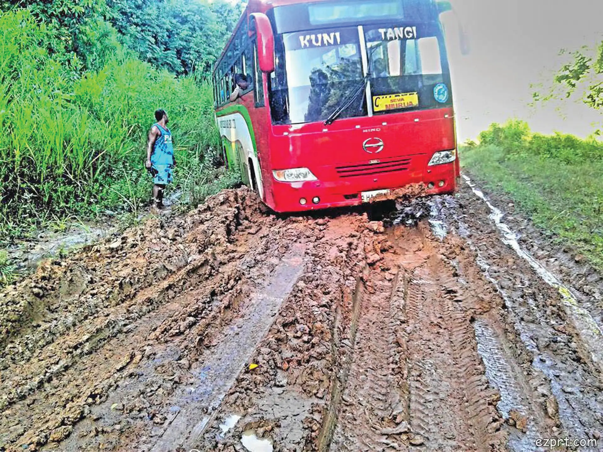 The bus that was bogged down.