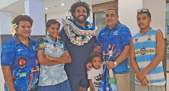 Soane Vikena of the Blues (in garland), with family members at the Nadi International Airport on April 27, 2023. Photc: Waisea Nasokia