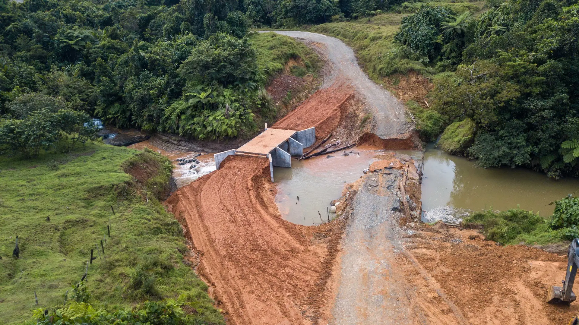 The damaged Wainikavou bridge (on the right) in Serua, with the new bridge still under construction. Photo: Leon Lord