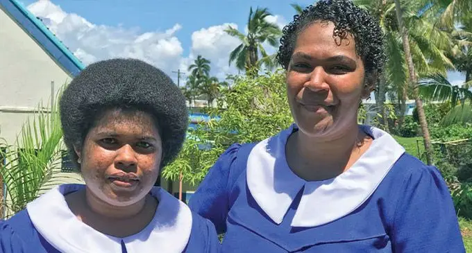 Ko dikonesi Seini Gonedau kei dikonesi Sainimere Kasawaqa ena siga ni nodrau tauri ivola mai Nasese ena siga Vukelulu. E rau i sevu ni dikonesi ena loma ni nodrau koro, ka rau na lesi ruarua ki Lautoka. Veitaba: Lusiana Tuimaisala