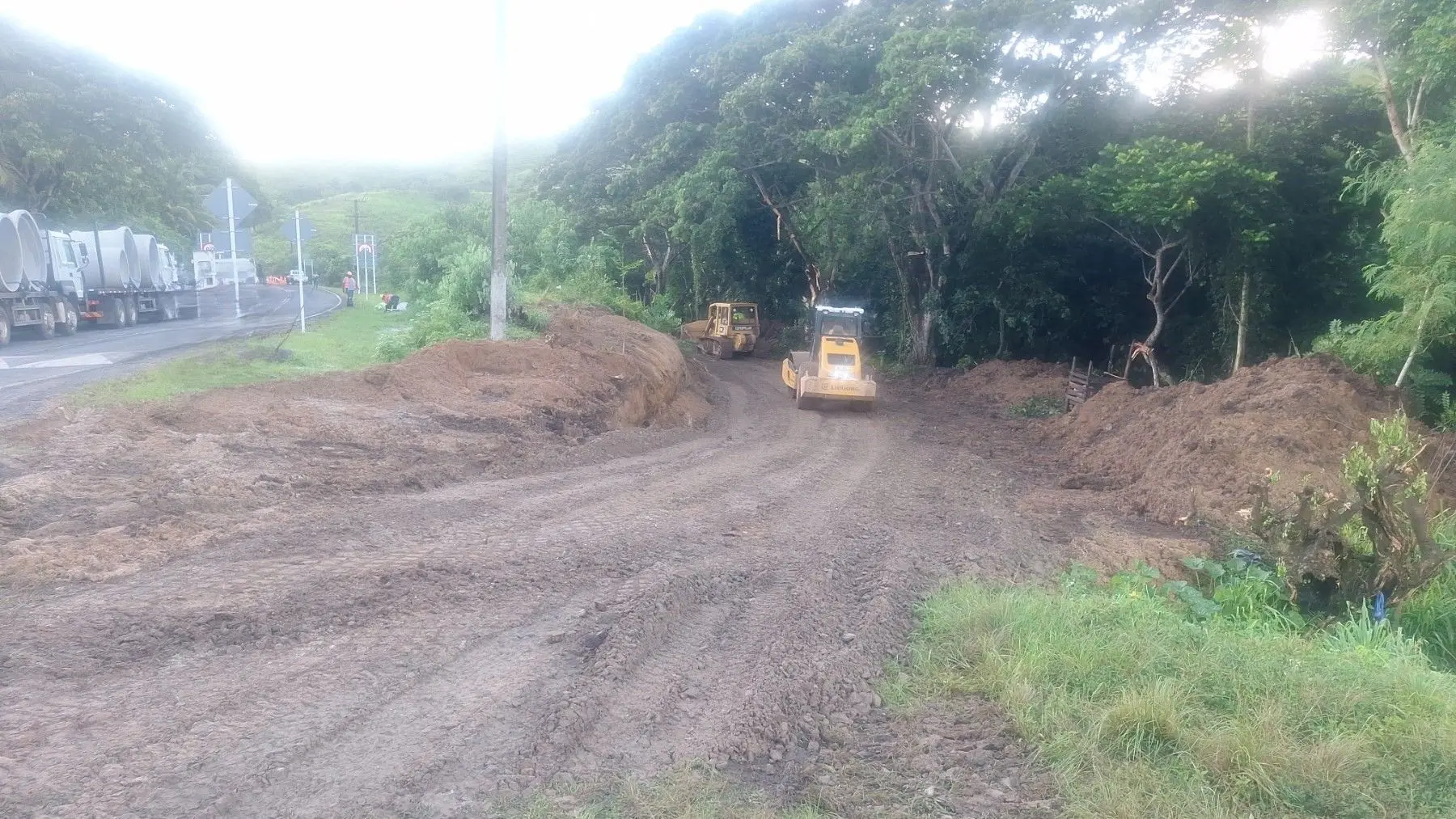 Work on the temporary bypass road at the Armco Crossing near Semo Village is progressing well, with clearing and grubbing now almost 90% complete. 