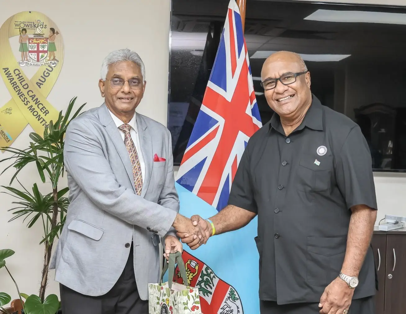 From left: Aitken Spence Board Director Dr Rohan Fernando with Deputy Prime Minister and Minister for Trade, Co-operatives, MSMEs and Communications, Manoa Kamikamica.