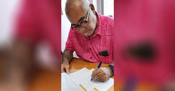 Ratu Epenisa Cakobau signing the ban petition on deep sea mining in the Pacific.