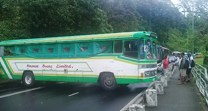The bus that caused a long queue along Edinburgh Drive in Suva on September 29, 2019. Photo: Eroni Rokoyamaca
