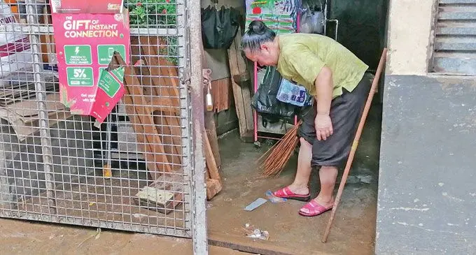 Mei Chang clean up her stall at the Nadi Market. Photo: Mereleki Nai 