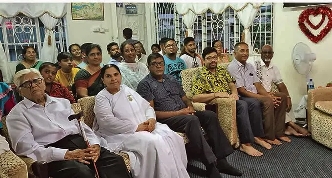 Minister for Agriculture, Rural and Maritime Development, Waterways and Environment, Mahendra Reddy (sitting front third from left) with Hindu devotees.