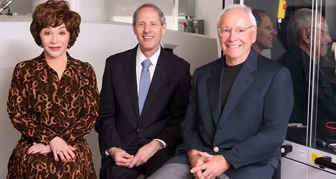 Lynda Resnick, left, Caltech President Thomas F. Rosenbaum and Stewart Resnick in the Joint Center for Artificial Photosynthesis (JCAP) surface science lab at Caltech. Souce: Caltech