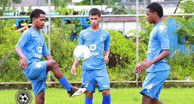 National football Under-17 striker Vilikesa Vosaqaqa (centre) trains with teammates on January 3, 2023. Photo: Fiji FA Media