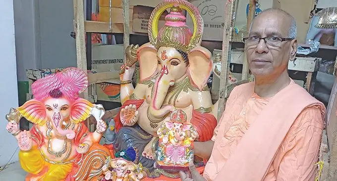 Swami Sanyuktanand of Fiji Sevashram Sangha with Lord Ganesha (Ganpati) idol as they prepare for Shri Ganesh Utsav at Bau Street in Suva. Photo: Ronald Kumar