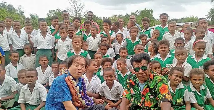 Charge d’affaires interim of Japan Tanaka Kenichiro (far left), with students of Nawaisomo Primary School on November 8, 2023. Photo: Habitat for Humanity Fiji
