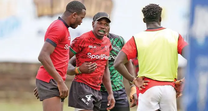 Kenya Shujaa Vincent Onyala (middle) with teammates.