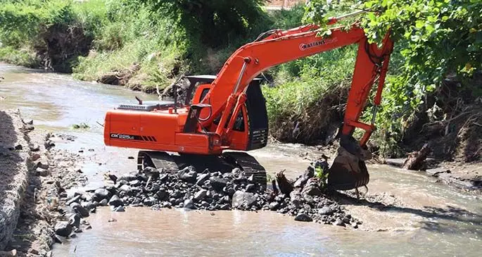 De-silting at the Nakauvadra River in Rakiraki is expected to ease flooding in the area.