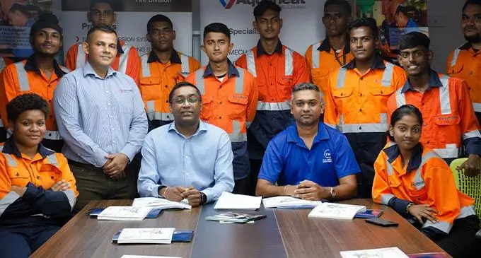 Horizon Energy Group Chief Operating Officer, Anusheel Chandra and Fiji National University National (FNU) Training and Productivity Centre (NTPC) manager Apprenticeship and National Trade Test Alvin Lal flanked by FNU’s newly contracted apprentices. Photo: Fji National University