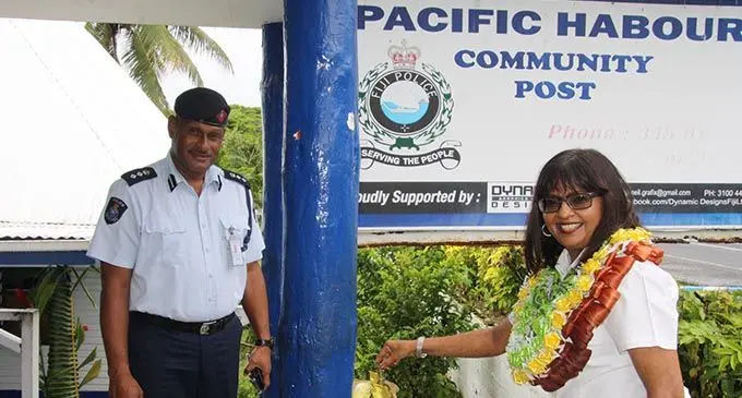 Relieving BSP General Manager Retail, Kamini Mani and Divisional Police Commander Southern ASP Vilimoni Komairasea at the Pacific Harbour Community Post. Photo: BSP