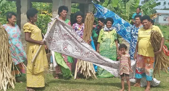 Era sa vakarau tu na marama mai Nasau, Koro, ena nodra lai cereva na teitei vou nei nodra i Vakatawa