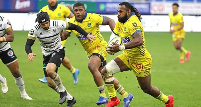 Clermont winger Alivereti Raka (with ball) in full flight while second five eight Apisai Naqalevu provides support duriing their Top 14 clash against Brive at Stade Marcel-Michelin Stadium Clermont-Ferrand city, France on May 1, 2021. Photo: Clermont Rugby