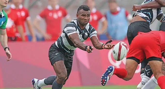 Team Fiji men's rugby sevens captain and halfback Jerry Tuwai delivers a pass at the Tokyo 2020 Olympic Games in Japan on July 26, 2021. Fiji beat Great Britain 33-7 to top Pool B and Tuwai scored twice in their 19-0 win over Australia in the main quarterfinals last night. Photo: World Rugby