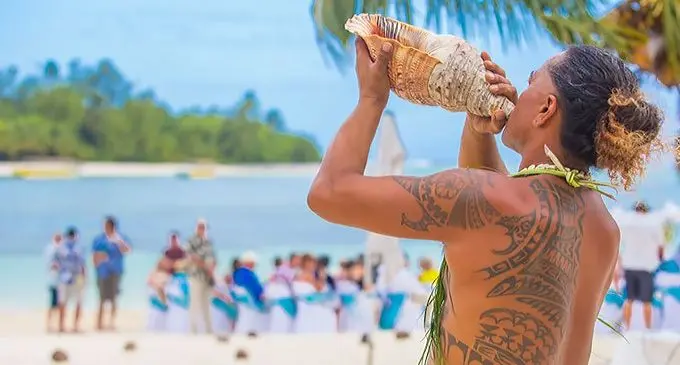 Muri Beach Club Hotel, Cook Islands – Beach Wedding Source:  https://cookislandsescapes.com.au/