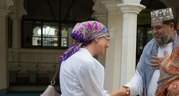 U.S Ambassador Cefkin is greeted by the Imam, Hafiz Musa Patel. Photo: U.S Embassy Suva