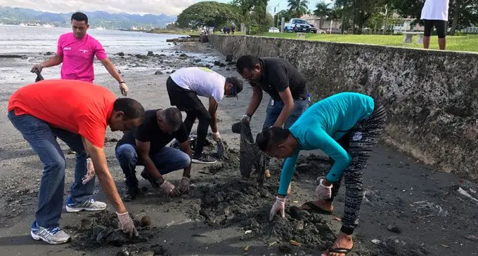 Minister for for Industry, Trade, Tourism, Lands and Mineral Resources, Faiyaz Koya, (second from left) and Permanent Secretary of Local Government, Housing and Environment, Joshua Wycliffe (left) during the clean-up at the Suva Foreshore on March 10,2018. Photo: Ashna Kumar