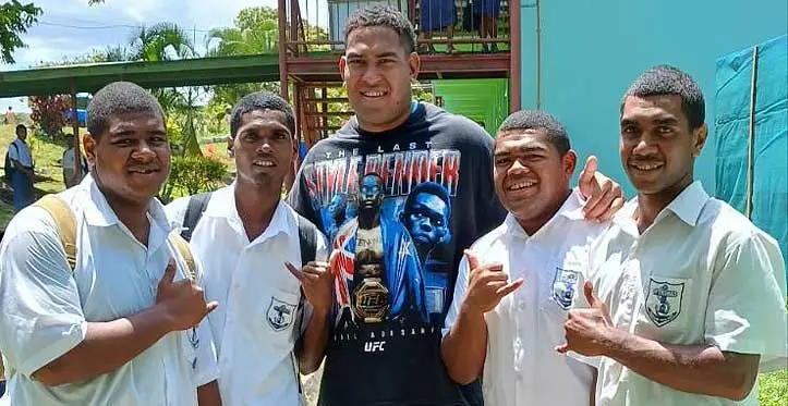 Melbourne Rebels locks Angelo Smith with students of his former school, St Thomas High School in Lautoka on October 19, 2023. Photo: Waisea Nasokia
