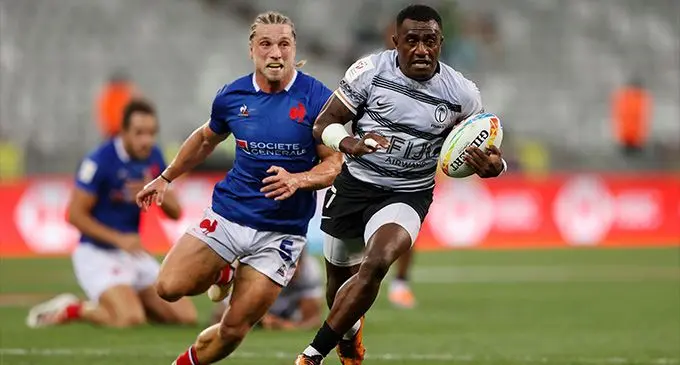 Fijin sevens winger Filipe Sauturaga cuts through the France defense during the HSBC Cape Town Sevens at Cape Town Stadium on December 11, 2022. Photo: Mike Lee/ World Rugby