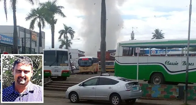 A city view of the burning Vunato rubbish dump from Vakabale street in Lautoka on August 27, 2022. Inset: Lautoka Residents and Ratepayers  Association president Narayan Reddy. Photo: Salote Qalubau