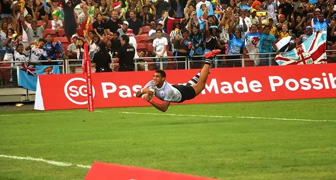 Fiji Airways Fijian 7s prop Meli Derenalagi dives over to score the final try against England in the Cup semi-final of the Singapore 7s at the National Stadium on April 14, 2019. Photo: Kelepi Abariga