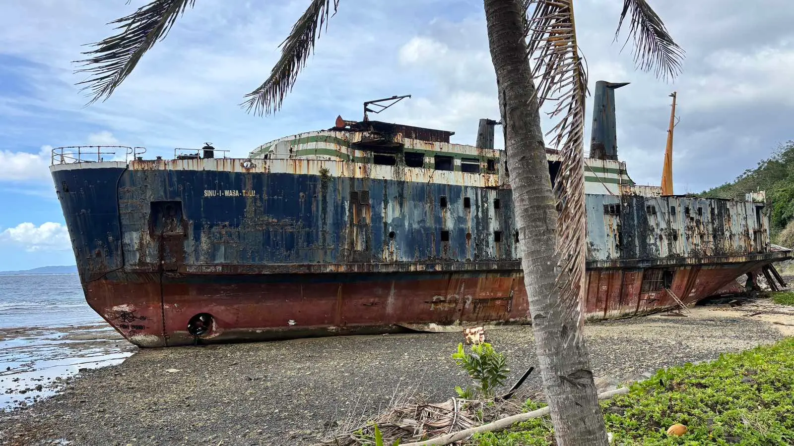 Dismantling work is under way on the Sinu-i-Wasa III wreck in Levuka, ending years of concern over the abandoned vessel. 
