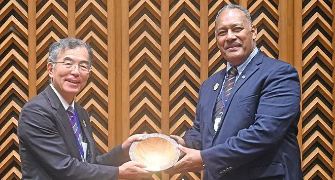 Minister for Rural and Maritime Development and Disaster Management, Sakiasi Ditoka (right) hands over a token gift to Japan’s Vice Minister for Policy Coordination Hara Hiroaki following their bilateral meeting, held at the margins of the Asia Pacific Ministerial Conference on Disaster Risk Reduction (APMCDRR) presently underway in Manila, Philippines. Photo: Ministry of Rural and Maritime Development and Disaster Management