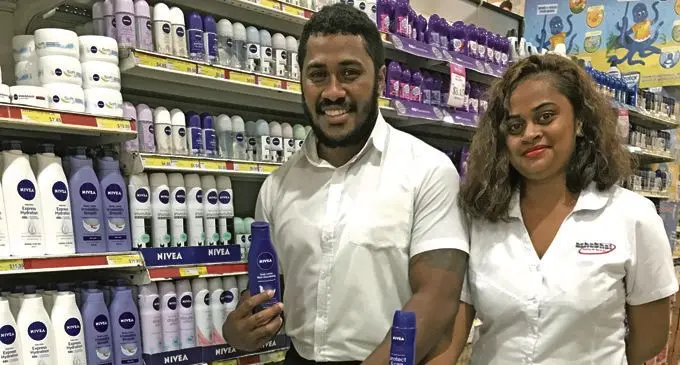Kamueli and wife Melinda Raiqeu shopping at Morris Hedstrom City Centre supermarket in Suva on May 1, 2018. Story: Page 2. PHOTO: Taraivini Seru