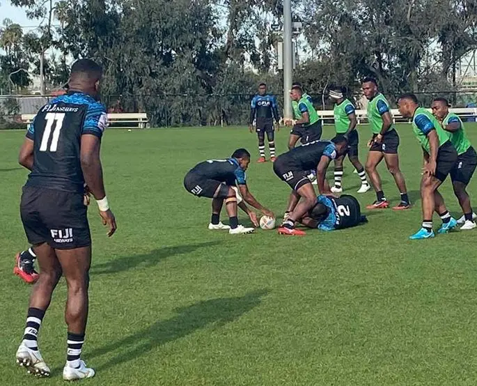 Fiji Airways Fijian 7s Waisea Nacuqu (right) marshals the defence as Napolioni Bolava sets up attack with Aminiasi Tuimaba (11) behind him during training in Los Angeles, USA on February 29, 2020. Photo: FRU Media