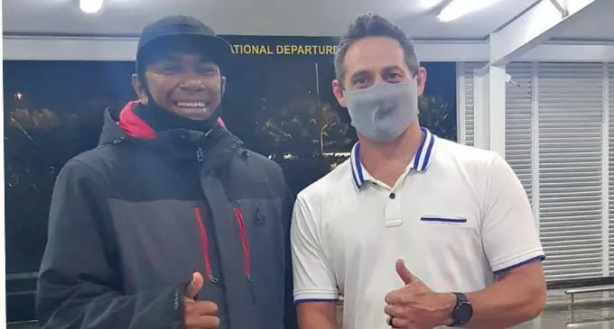 Viliame Naulivou (left) with Fiji Airways Fijian Mens 7s head coach Ben Gollings at the Nadi Airport on Sunday January, 9,2022.