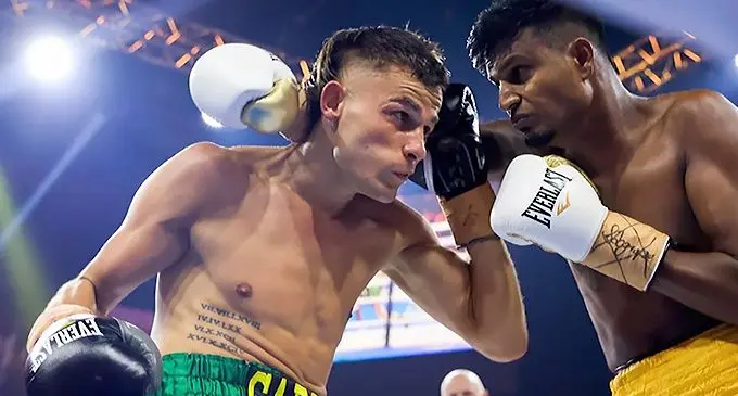 Harry Garside (left) receiving a right from and Sachin Mudaliar during their fight at The Star on December 22, 2021. Photo: SportingNews
