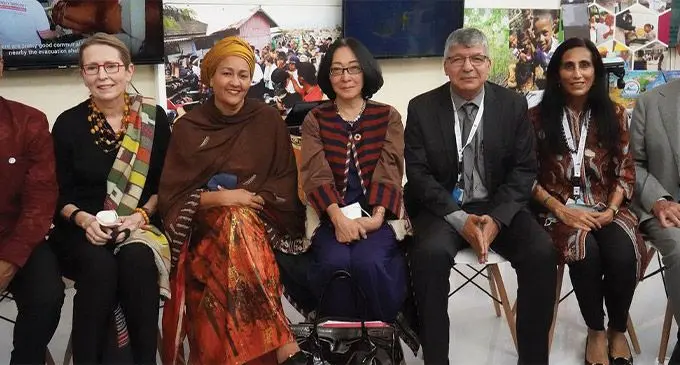 UN Deputy Secretary-General Amina Mohammed (third left) visits the UN in Indonesia booth at the first post-pandemic global disaster summit in Bali. Photo: United Nations Office for Disaster Risk Reduction