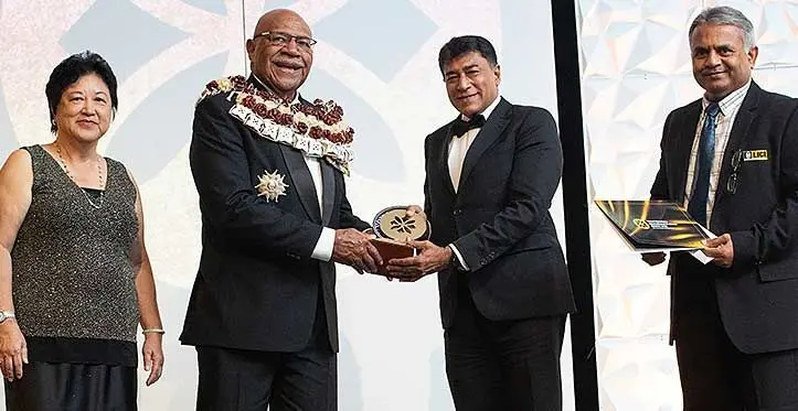 Fiji Ports Corporation Ltd chief executive officer Vajira Piyasena (third from left) receives the Excellence in E-Commerce Transformation Award award from Prime Minister Sitiveni Rabuka (second from left), Investment Fiji Chairperson Jenny Seeto (left) and LICI general manager Pradeep Shenoy during the Prime Minister’s International Business Awards at the Sheraton Fiji Golf and Beach Resort at Denarau on November 25, 2023. Photo: Leon Lord