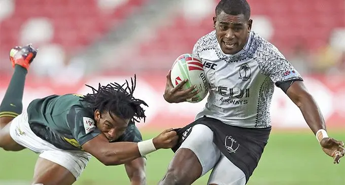 Fiji Airways Fijian 7s winger Aminiasi Tuimaba breaks away from South Africa’s Stedman Gans during the Singapore 7s final at the National Stadium on April 14, 2019. Photo: World Rugby