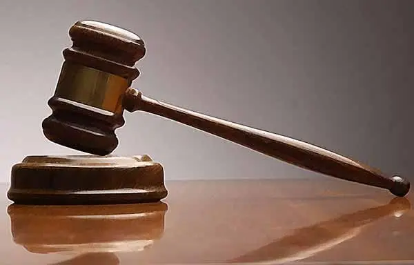 judges_gavel_impartial_symbol_in_love_en_amour_0