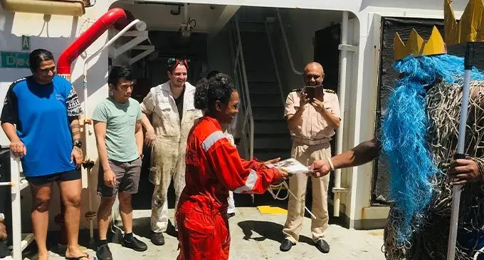 E ciqoma tiko oqori na nona sitivikiti ko Vasiti Adituraga Mototabua ena siga Moniti ena waqa na MV Papuan Chief.