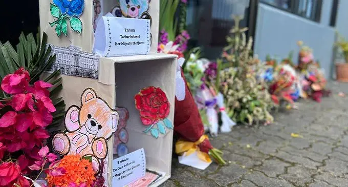Tributes to the late Queen Elizabeth II at the British High Commission in Suva on September 13, 2022 Photo: Nolishma Narayan