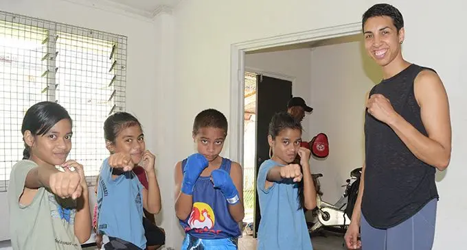 Alexis Pritchard (right) with children boxers during the clinic in Walu Bay, Suva, on August 26, 2023. Photo: Ronald Kumar 