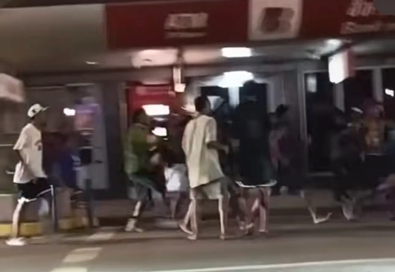 The incidents reportedly happened on Saturday night after a carnival. Videos circulating on social media showed one group fighting in front of Bank of Baroda in Nadi Town and another outside Max-Val-U supermarket in Martintar.