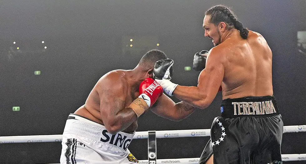 Referee stops the fight between Teremoana Teremoana of Australia (lright) and James Singh of Fiji during their heavyweight undercard bout ahead of the main event fight between George Kambosos Jr and Jack Wyllie at Qudos Bank Arena in Sydney on March 22, 2025. Photo: Australian Boxing Central.