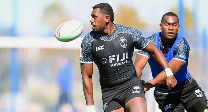 Fiji Airways Fijian 7s skipper Kalione Nasoko flicks a pass as Mesulame Kunavula closes on him. They are going to be Fiji’s kingpin as they defend the Canada 7s in Vancouver this weekend. Photo: Ian Muir