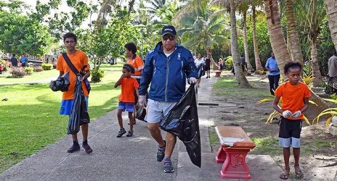 Prime Minister, Voreqe Bainimarama, joined various youth groups and staff of the Suva City Council at the Suva City Council Awareness clean-up programme at the Nasese Suva foreshore on September, 7, 2022.  Photo: DEPTFO News