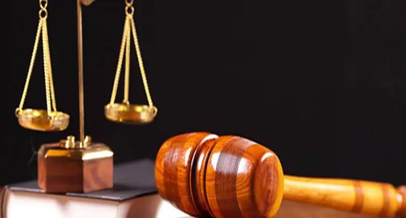 Court-Hammer