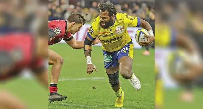 Fiji-born Clermont winger Alivereti Raka on his way to score one of his two tries against Lyon on February 3, 2024. Photo: Clermont