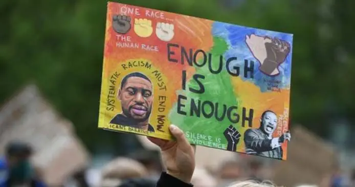 People take part in a protest over the death of George Floyd in Frankfurt, Germany, June 5, 2020. (Xinhua/Lu Yang)