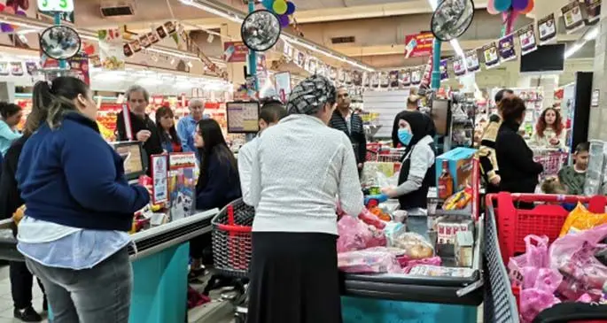 A woman wearing mask is seen at a supermarket in Modiin, central Israel, March 13, 2020. (Xinhua/Gil Cohen Magen)